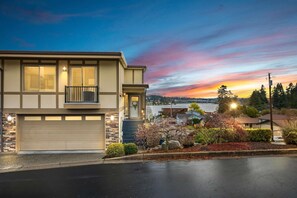 Exterior - The Sound Landing w/ Beach Access & Theater Room! (Bremerton)