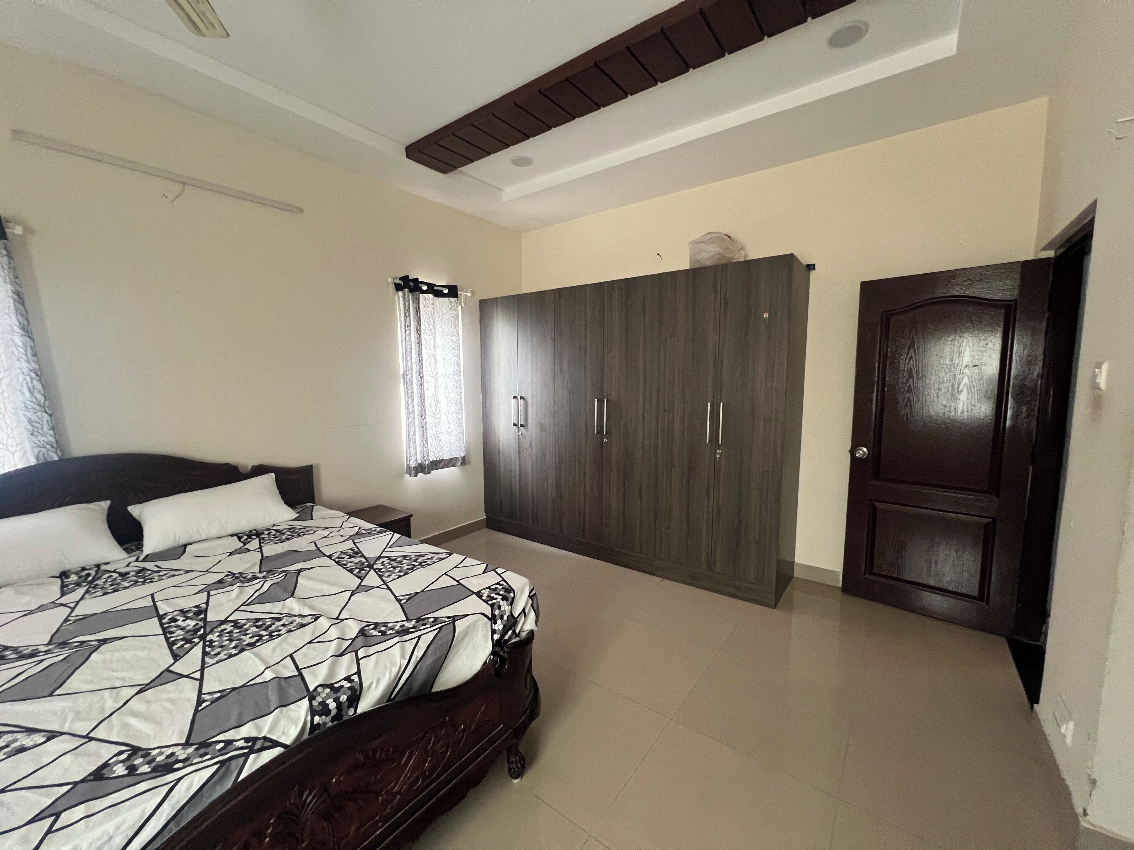 4 slaapkamers, een bureau, gratis wifi, beddengoed