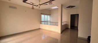 Spacious 4-bedroom villa with WiFi and AC in wonderful Hyderabad
