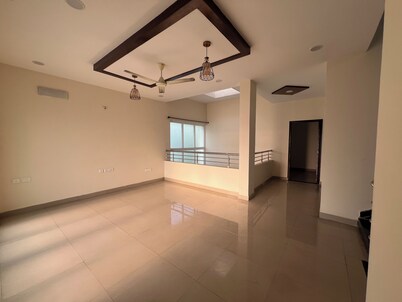 Spacious 4-bedroom villa with WiFi and AC in wonderful Hyderabad