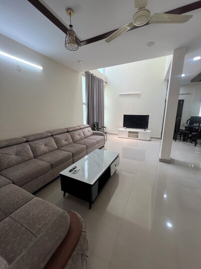 Spacious 4-bedroom villa with WiFi and AC in wonderful Hyderabad