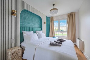 2 bedrooms, iron/ironing board, internet, bed sheets