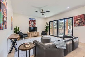 Téléviseur, bureau