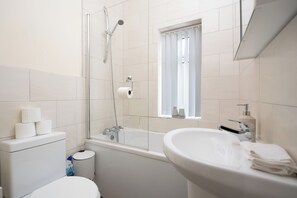 House, 4 Bedrooms, Smoking, Garden View | Bathroom