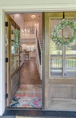 Interior - Spacious 4-bdrm on 6 acres near the Tennessee River (Linden)