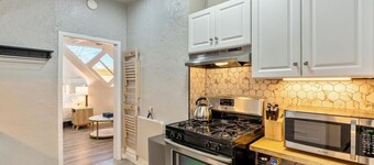 Beehive Bungalow | Central Location