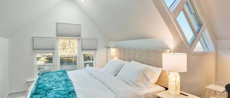 1 habitación, tabla de planchar con plancha y cuna de viaje