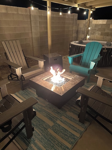 Charming 3-bedroom house with.Eloy Skydive Paradise. WiFi, AC, hot tub/pool.