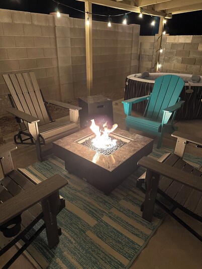 Charming 3-bedroom house with.Eloy Skydive Paradise. WiFi, AC, hot tub/pool.