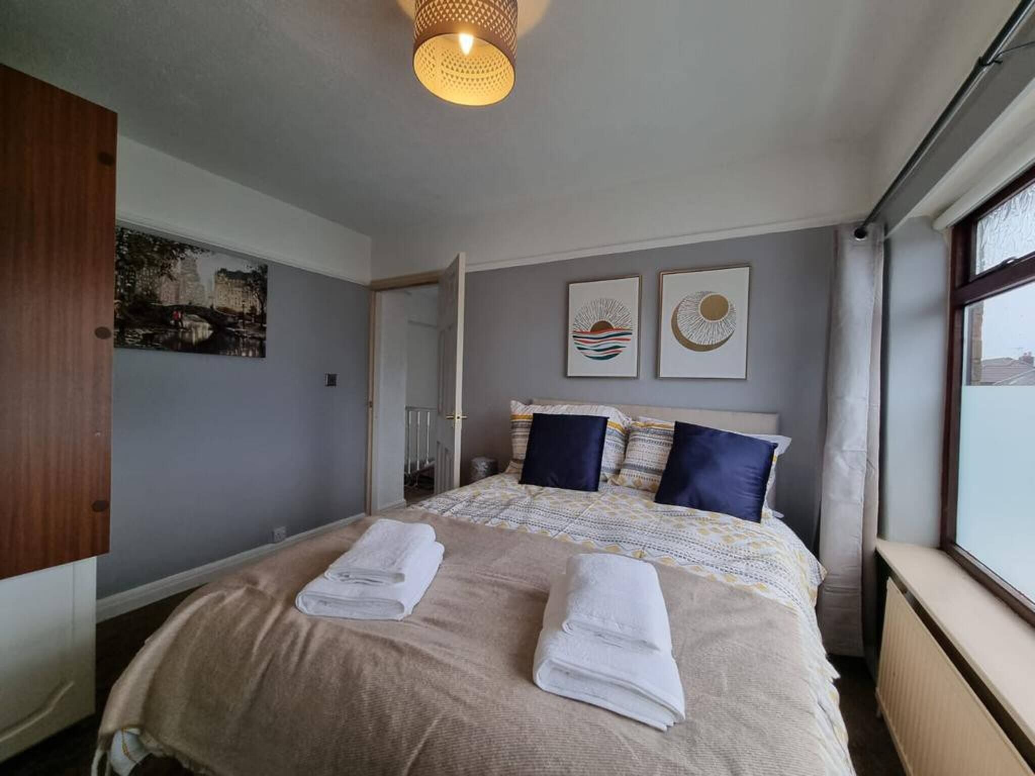 2 bedrooms, iron/ironing board, Internet, bed sheets