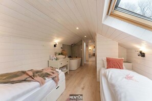 4 bedrooms, desk, iron/ironing board, travel cot