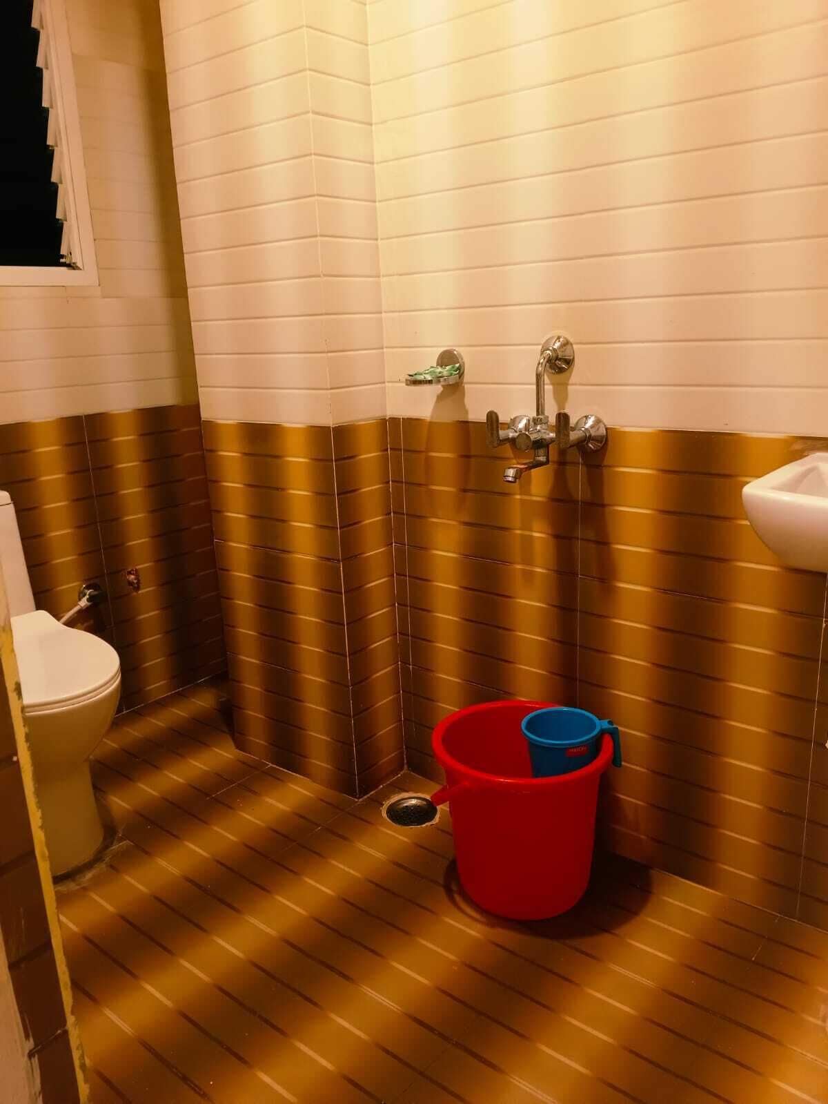 Superior Double or Twin Room, City View | Bathroom | Shower, bidet, towels, soap