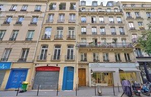 Exterior - Stylish and New 2BR Flat in the Heart of Paris (Paris)