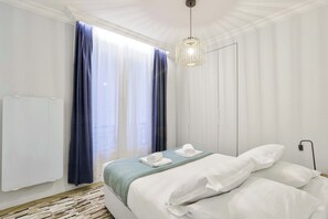 2 bedrooms, iron/ironing board, WiFi, bed sheets - Stylish and New 2BR Flat in the Heart of Paris (Paris)