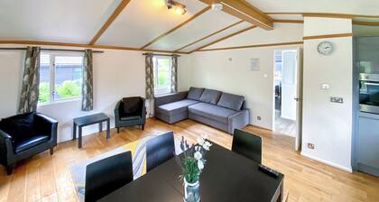 Lakeside Lodges (Pet)