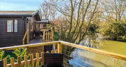 Lakeside Lodges (Pet)