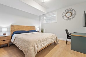 3 makuuhuonetta, työpöytä, silitysrauta/-lauta, ilmainen Wi-Fi