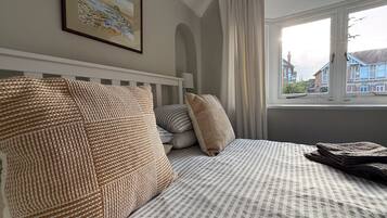 3 bedrooms, iron/ironing board, free WiFi, bed sheets