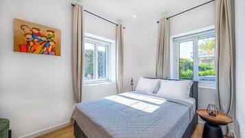 1 Schlafzimmer, BĂŒgeleisen/BĂŒgelbrett, Internetzugang, BettwĂ€sche