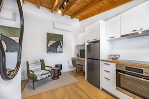 Frigorífic, microones, forn i placa de cuina