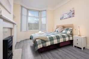 4 bedrooms, iron/ironing board, Internet, bed sheets