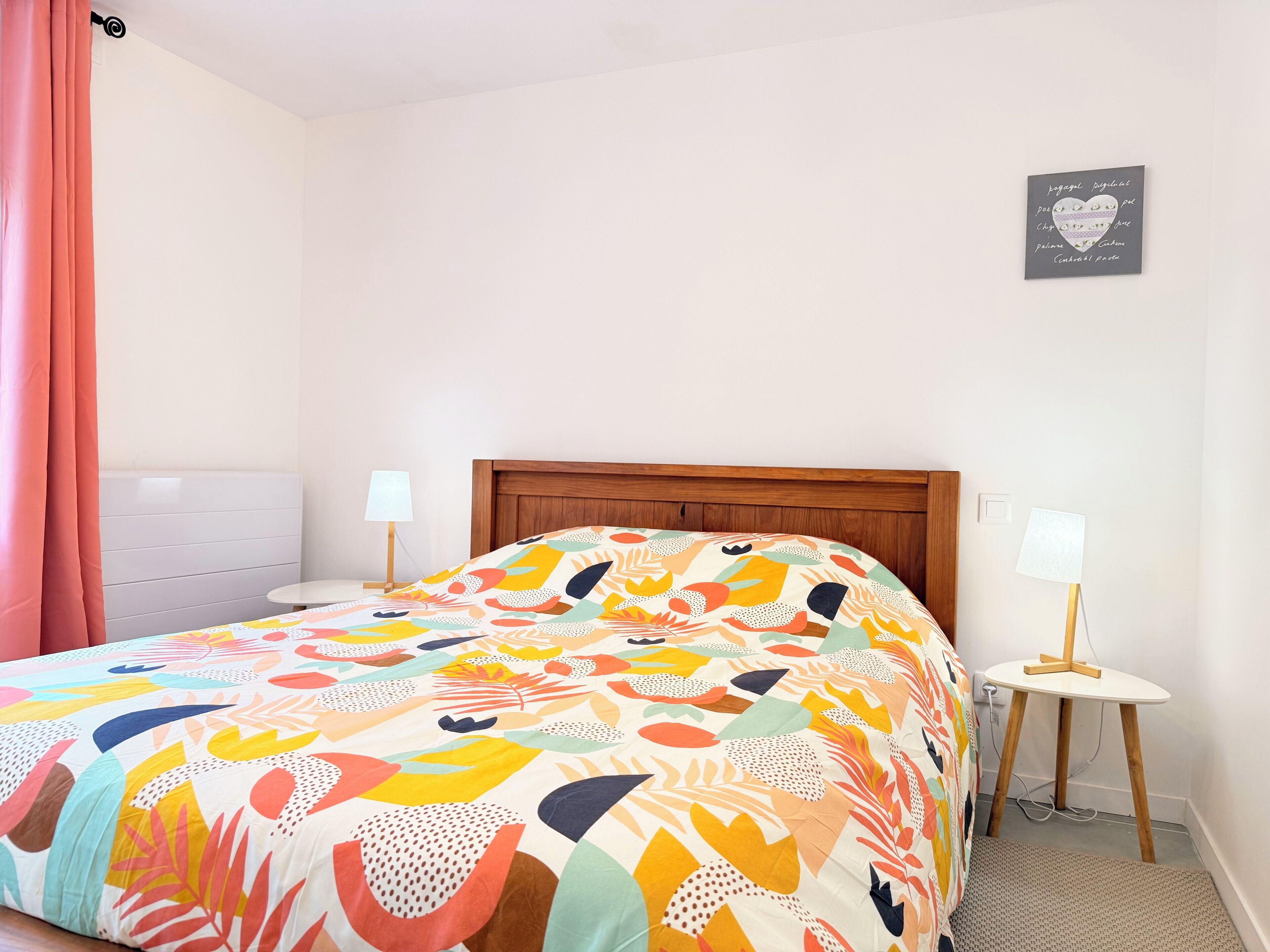 3 chambres, fer et planche à repasser, accès au Wi-Fi (inclus)