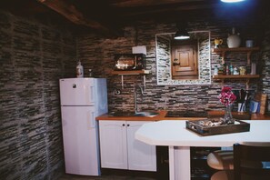 Fridge, microwave, stovetop, coffee/tea maker