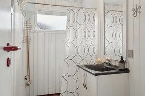Bathroom - Cozy summer house close to the beach (Assens)