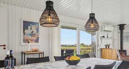 Cozy summer house close to the beach