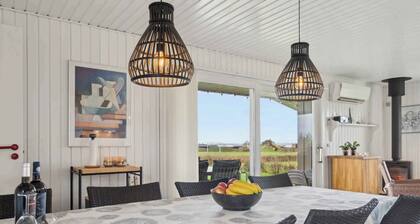 Cozy summer house close to the beach