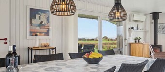 Cozy summer house close to the beach