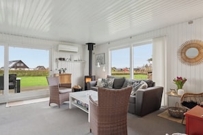 TV - Cozy summer house close to the beach (Assens)