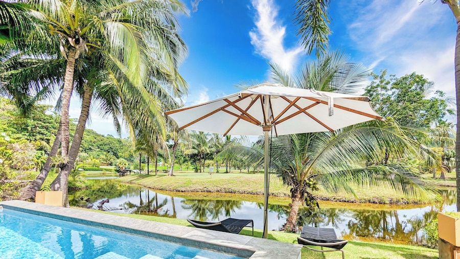 Poolside Apartments and Rooms