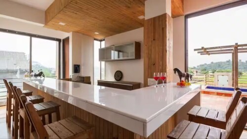 #1 Lavish & Huge 5bhk Villa "60 ML Chalet" 35 ppl