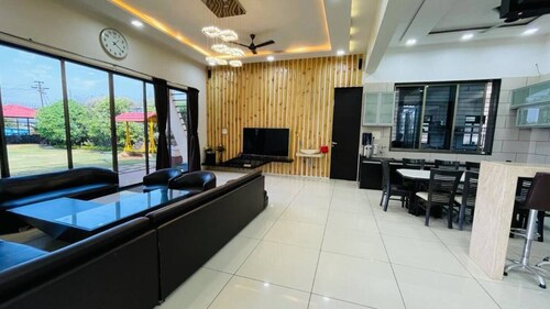 #1 Lavish & Huge 5bhk Villa "60 ML Chalet" 35 ppl
