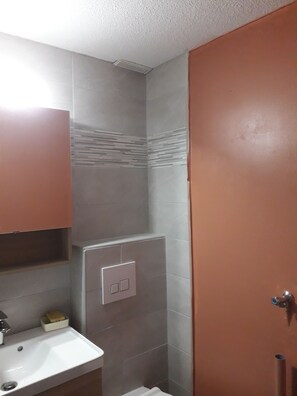 Toilet paper - Charming apartment with private terrace, 800 m from the sea, ideal for families. (Leucate)