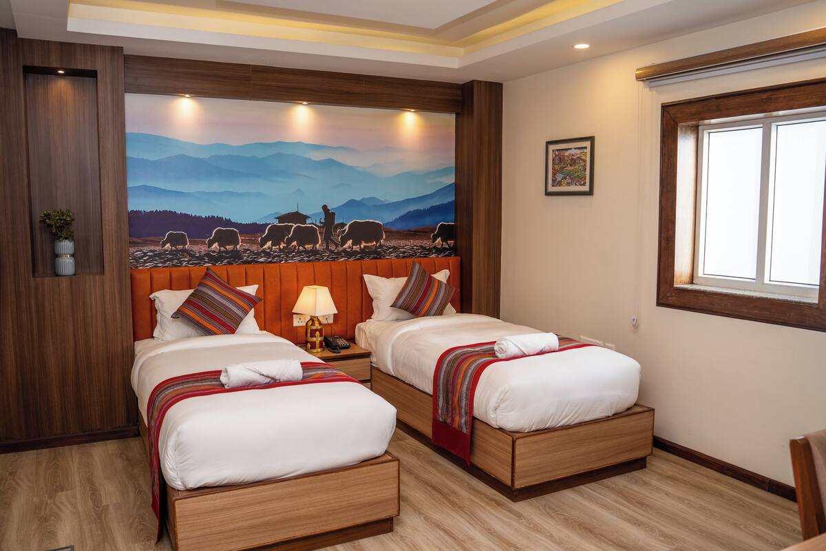Superior Twin Room, City View | Egyptian cotton sheets, premium bedding, pillowtop beds, desk