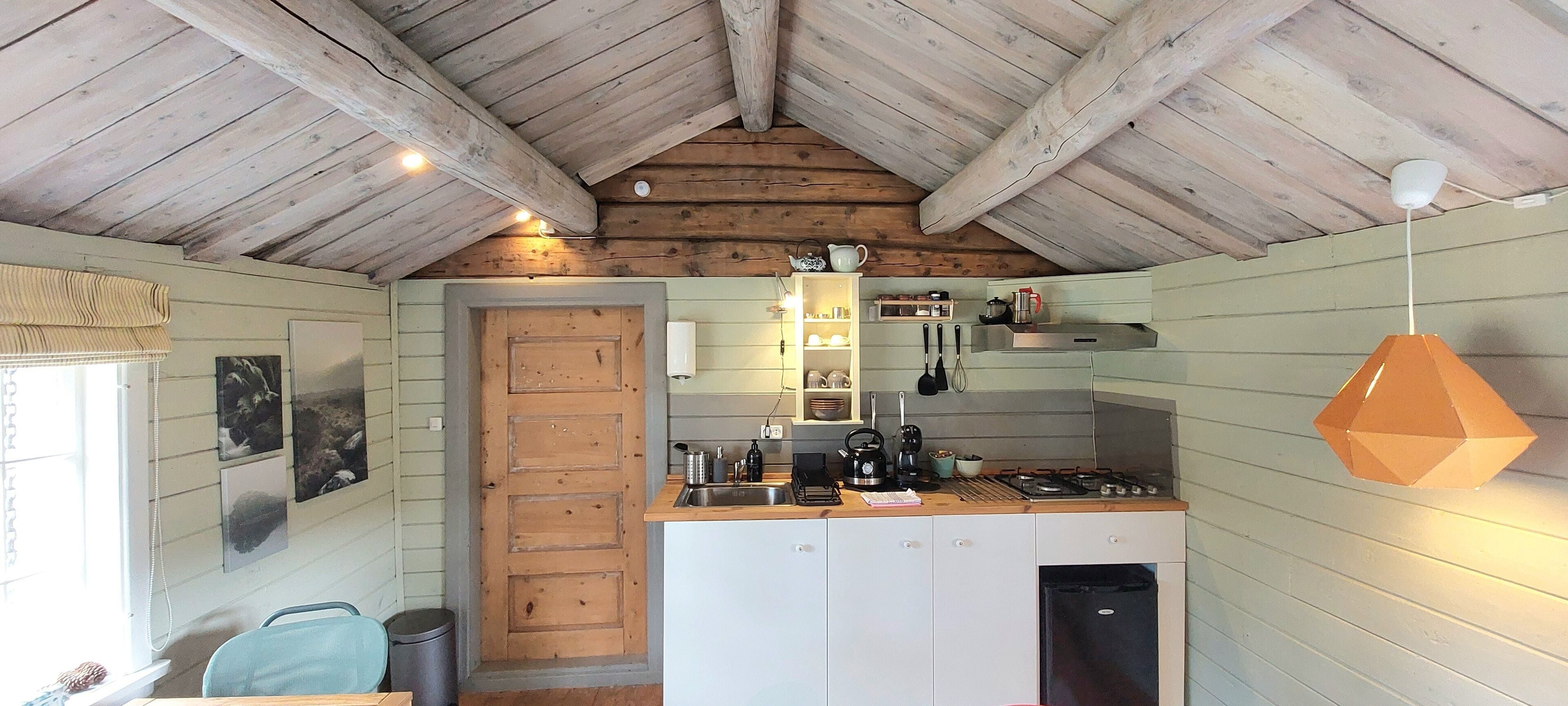 Traditional Cabin, Patio, Mountain View | Private kitchen | High chair