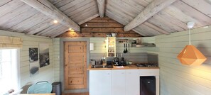Traditional Cabin, Patio, Mountain View | Private kitchen | Highchair - Trollskogen Gård (Lesja)
