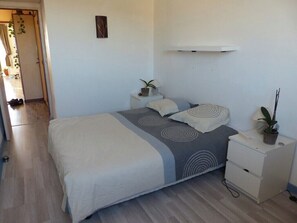 2 chambres, fer et planche à repasser, Wi-Fi, draps fournis