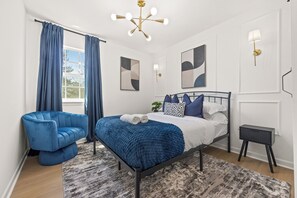 4 bedrooms, desk, iron/ironing board, free WiFi