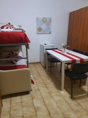 2 quartos, cofres nos quartos, Wi-Fi, roupa de cama