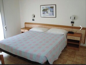 2 chambres, coffres-forts dans les chambres, Wi-Fi, draps fournis