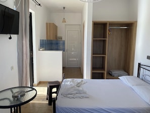 Triple Room, Garden View | Free WiFi - Mary Studios (Zakynthos)