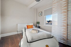 8 bedrooms, desk, iron/ironing board, WiFi