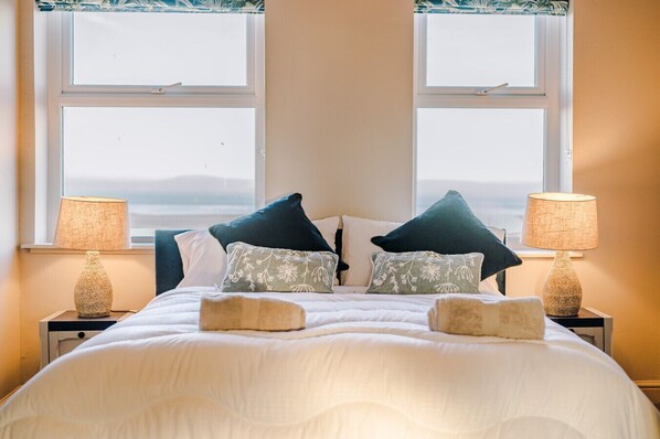 8 bedrooms, desk, iron/ironing board, WiFi