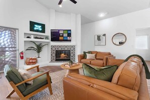 Een televisie en een kantoor