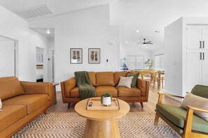 Interior - Supreme 5BDR Oasis w/Pool,Pickle Ball,Golf & More! (North Las Vegas)