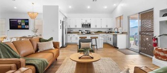 Supreme 5BDR Oasis w/Pool,Pickle Ball,Golf & More!