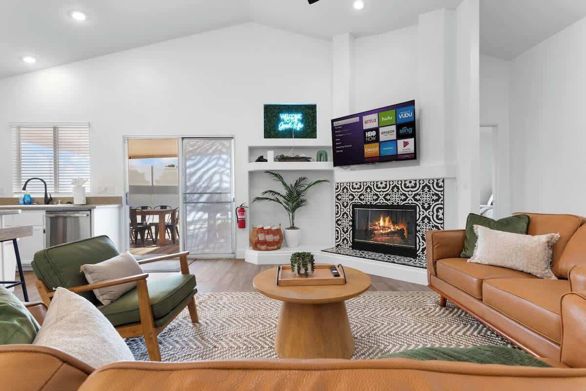 Supreme 5bdr Oasis W/pool,pickle Ball,golf & More! - North Las Vegas, NV